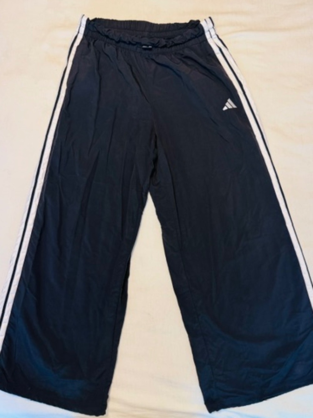 Adidas Women's Three Stripe Parachute Pants. M - Picture 5 of 9